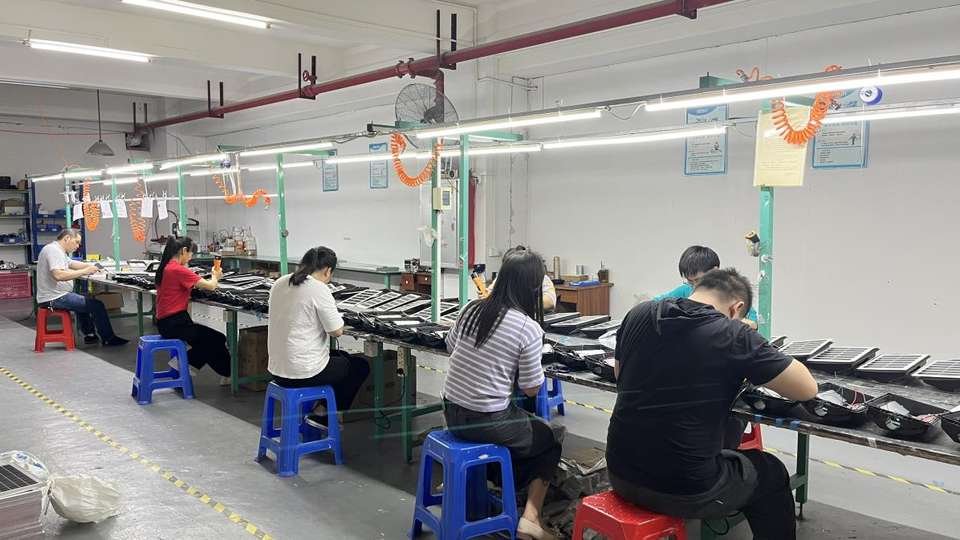 workshop of solar street lamp manufacturer