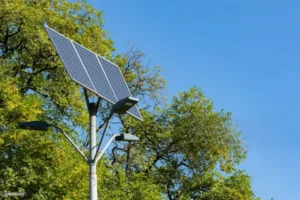 solar street light working 10-12 hours every day